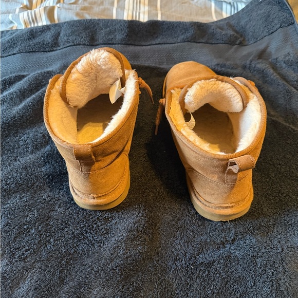 Numel uggs - Picture 4 of 4